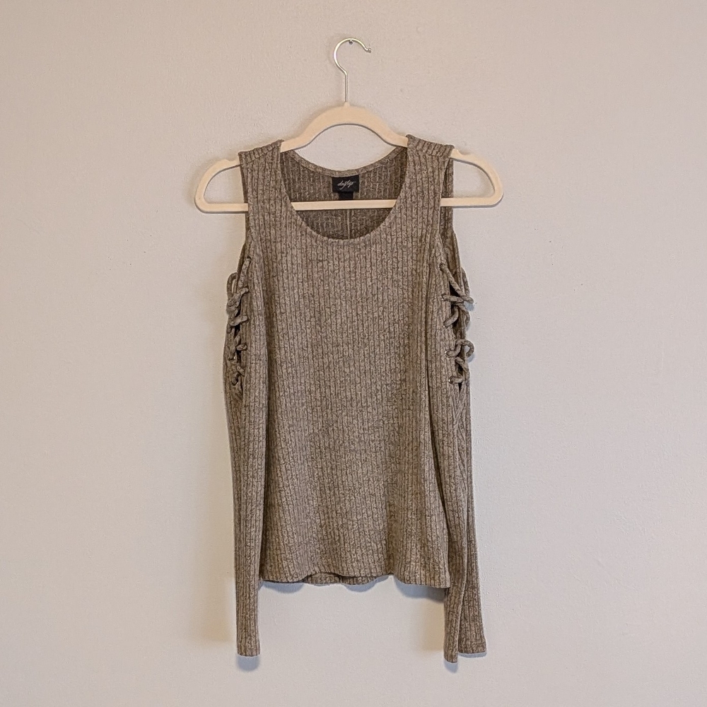 DAYTRIP Cold Shoulder Top. Women's Size Medium - Picture 3 of 8